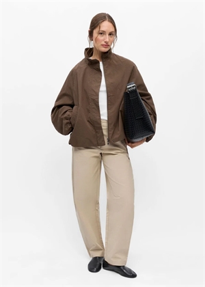 Berta funnel neck jakke Seal Brown Object 